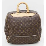 Reisegepäcktasche, Louis Vuitton.Modell "Evasion" aus Monogram-Canvas mit Rindsleder-Beschlägen