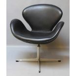 Jacobsen, Arne (1902 Kopenhagen 1971)Lounge-Sessel "Swan Chair". Höhenverstellbarer und drehbarer