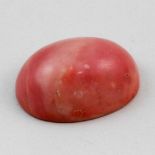 Ovales Korallen-Cabochon, 52,9 ct.Kräftiges meliertes Rosé, natürliche Wachstumsmerkmale.- - -19.