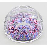 Paperweight, Whitefriars.Farbloses Glas. Boden mit Millefiori in Rosa und Blau, Fensterschliff.