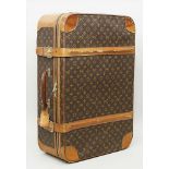 Vintage- Koffer, Louis Vuitton.Modell "Stratos". Monogram-Canvas mit Lederbesatz. Abgerundete