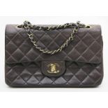 Classic Flap Bag 2005-2006, Chanel.Schwarzes, gestepptes Leder mit doppeltem Überschlag und