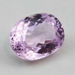 Kunzit, 22,35 ct.Oval facettiert, kräftiges Pink-Rosé.- - -19.33 % buyer's premium on the hammer