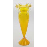 Sipek, Borek (1949 Prag 2016)Hohe Vase "Florian", aus der Serie "follies". Farbloses Glas mit