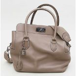 Handtasche, Hermès.Glattes, taupefarbenes Leder mit silberfarbener Hardware. Geräumiger Innenraum