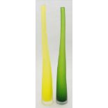 Paar moderne Solifleuer-Vasen "ARCADE".Farbloses, matt geätzes Glas mit grünem bzw. gelbem
