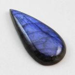 Labradorit, 18,46 ct.Großes, tropfenförmiges Cabochon.- - -19.33 % buyer's premium on the hammer