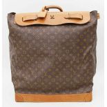 Reisegepäcktasche, Louis Vuitton.Braunes Monogram-Canvas. Textilinnenfutter, Messingbeschläge.