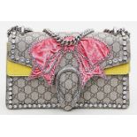 Handtasche, Gucci.Modell Dionysus mit pinker Stoffschleife und Strass-Steinen. GG-Supreme Canvas,