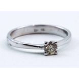 Brillantsolitärring.585/000 WG, brutto 2 g. Besetzt mit Brillant, 0,2 ct. RW 54,5.- - -19.33 %