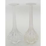 Paar hohe Vasen "Marie Claude", Lalique.Farbloses, formgeblasenes, matt geätztes Kristall. 1