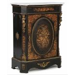 Halbschrank, Napoleon III.Aufwendig floral intarsierter Holzkorpus mit Bronzezierbeschlägen.