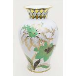 Große Art Deco-Vase, Rosenthal.Porzellan. Balusterform mit stilisierter Blumenmalerei in Schwarz,