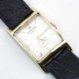 Herrenarmbanduhr "LONGINES".Rechteckiges 14 kt. GG-Gehäuse. Guillochiertes, mattsilbernes