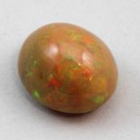 Feueropal, ca. 5,5 ct.Ovales Cabochon. Milchig orange mit kräftigem Regenbogen-Farbenspiel.- - -19.