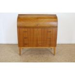 Deels teak roltopbureau, Denemarken, h. 97, br. 90, d. 47 cm.