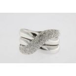 Witgouden bolle lusring bezet met diamant pave gezet geh. 750/000 gew. 14gr. ringmaat 16White gold