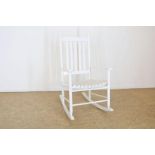 Witlak houten schommelstoelWhite laquer wooden rocking chair