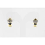 Bicolor gouden oorstekers bezet met diamant briljantslijpsel ca. 0.29ct. geh. 750/000A pair of