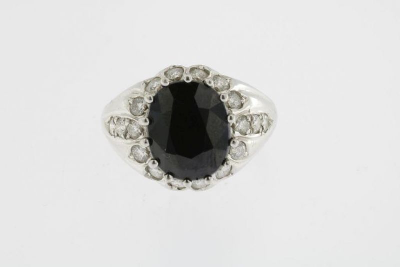 Set met witgouden ring, oorhangers bezet met diamant en zwarte stenen, geh. 585/000, gew. 11gr. - Image 4 of 6