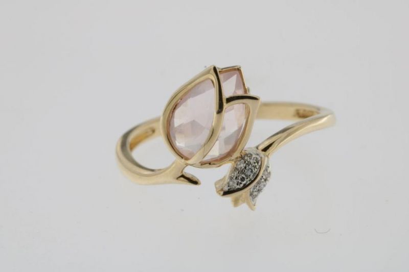 Geelgouden ring met tulp, bezet met rosekwarts en diamantjes ringmaat 17.5 gew.2.3gr.A yellow gold