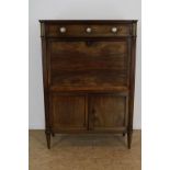 Mahonie secretaire met lade en schrijfklep waarachter interieur en waaronder 2 paneeldeuren, 19e