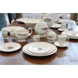 8-persoons Wedgwood servies met bloemdecor, w.o. model Conway. (div. kwal.)