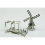 2 zilveren miniaturen, molen ophaalbrug, gew. 113gr. kl. keur2 silver miniatures, windmill and