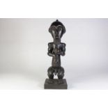 Houten sculptuur van staande Fang Ntumu, Kameroen, h. 61 cm.Wooden sculpture of standing Fang Ntumu,