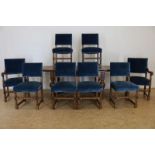 Serie van 8 eiken stoelen met blauw velours bekleed, w.o. 2 armstoelen en een eiken Renaissance-