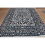 Tapijt, Kashan, 360 x 246 cm.A carpet, Kashan, 360 x 246 cm.