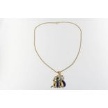 Geelgouden collier waaraan bicolor gouden pendant hanger bezet met diamant achtkant en
