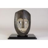 Houten gestoken deels polychroom Ebaka masker met ronde ogen een open mond, Zaïre, l. 34 cm.Wooden