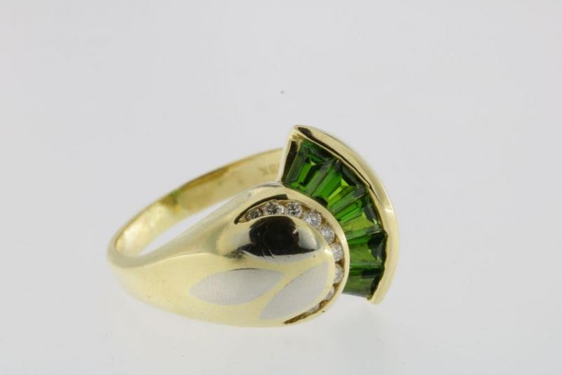 BAGLEY and HOTCHKISS, geelgouden ring bezet met diamant en groene kleursteen, geh. 750/000 - Image 3 of 3