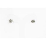 Witgouden oorstekers bezet met diamant briljantslijpsel ca. 0.4ct.A pair of white gold earrings with