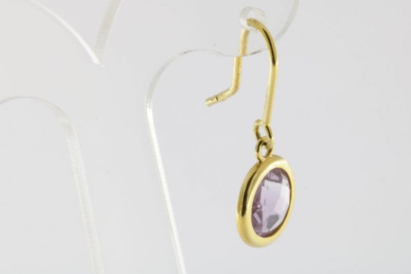 Geelgouden oorhangers bezet met amethisten, geh. 750/000A pair of yellow gold earrings with amethyst - Image 3 of 3