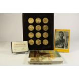 Set van 12 bronzen penningen van Van Gogh, omhuld met gouden laag, 24kt, hierbij certificaten en 2