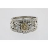 Witgouden bandring bezet met diamant briljantslijpsel champagne en wit, tot. ca. 1.71 ct. geh. 750/