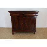 Mahonie Biedermeier penantkast met 1 lade en 2 deuren, 19e eeuw, h. 95 br. 109 d. 50 cm.Mahogany