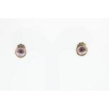 Rose gouden oorstekers bezet met cabochon amethist, geh 750/000A pair of rose gold earrings