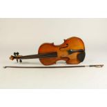 4/4 viool met onleesbaar etiket, gedat. 1843, met onges. strijkstok in koffer met etiket Max