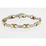 Bicolor gouden schakel armband bezet met diamant briljantslijpsel ca. 0.90ct. geh. 585/000, gew.