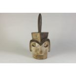 Houten gestoken KOTA (Bokota) masker met open mond, Gabon, l. 45 cm.Wooden carved KOTA (Bokota) mask