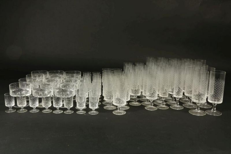 Kristallen Rosenthal glasservies met geëtst decor van bloemen, bestaande uit champagne flutes en