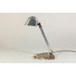 Verchoomd metalen bureaulampje met marmeren voetChroom deks lamp with marble stand