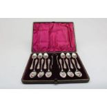 Zilveren theelepel garnituur in etui, Engeland 19 eeuwSilver tea spoons in case, England 19th