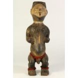 Houten gestoken Tsogho sculptuur van staand mannelijk figuur, Gabon, h. 60 cm.Wooden carved Tsogho