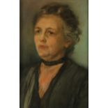 Onbekend, onges. portret van dame, pastel 46 x 30 cm.