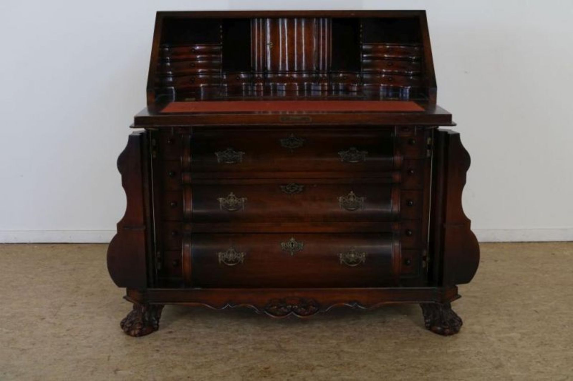 Teakhouten Koloniale Louis XV-stijl damesbureau met open knieen waar achter 10 laden, schuine - Image 3 of 3