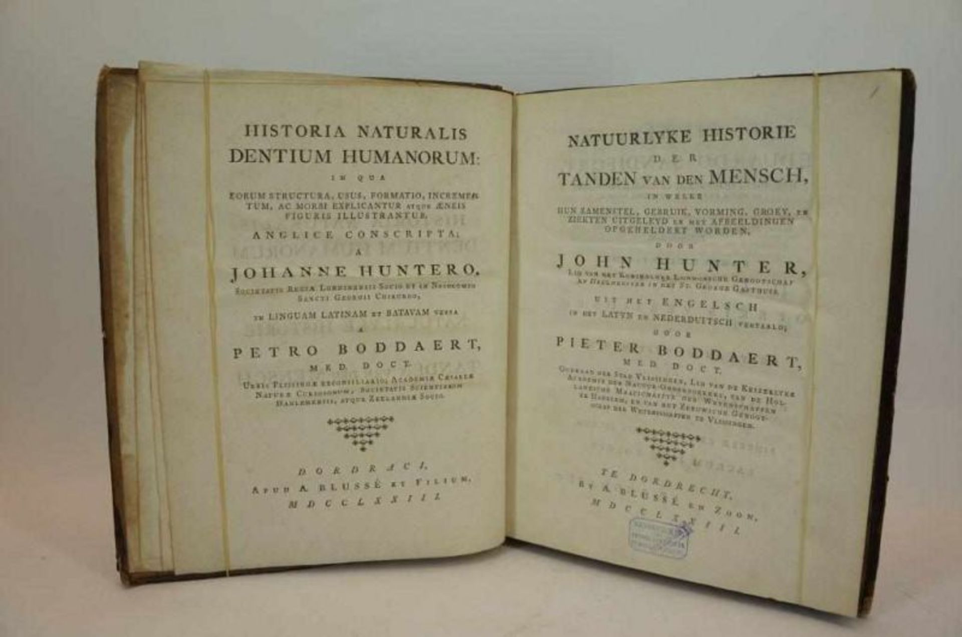 HUNTER, J. Historia naturalis dentium humanorum [...] / Natuurlyke historie der tanden van den